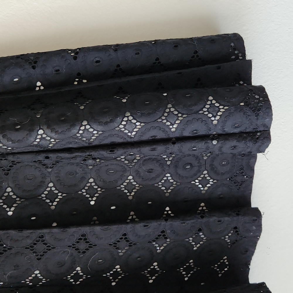 Banana Republic Black Eyelet Pleated Knee Length Skirt Sz 6P Classic Elegant - Picture 7 of 15